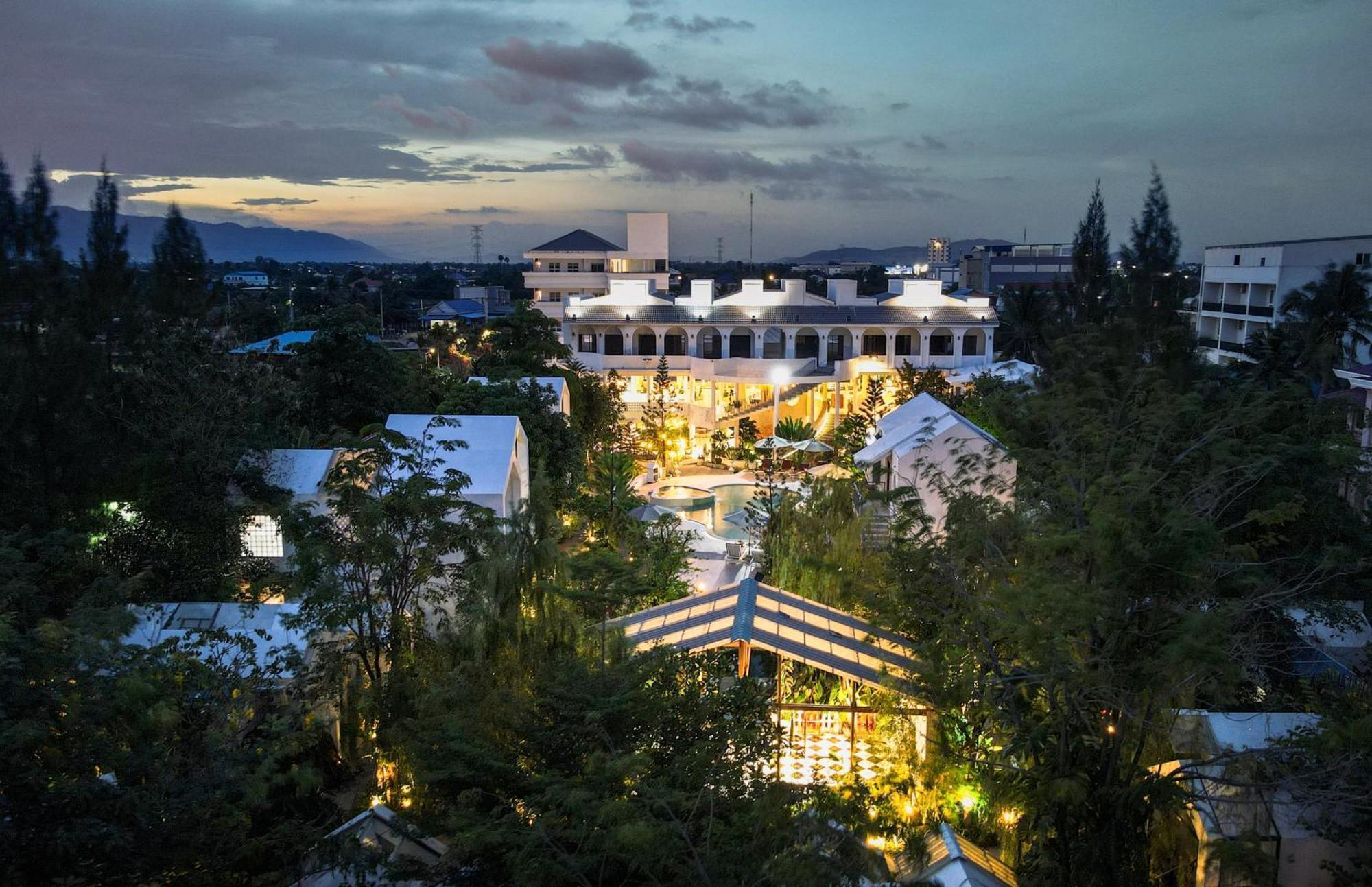 Montagne Residence Kampot Exterior photo